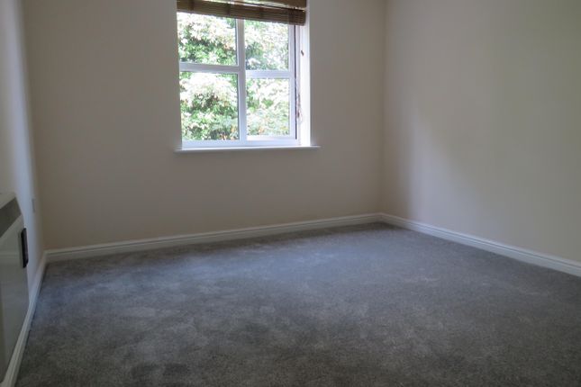 Flat to rent in Headington Place, Mill Street, Slough