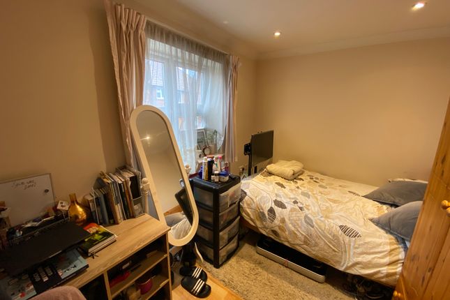 Flat 3, High Road , Swaythling Southampton photo 4