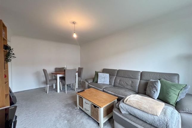 Flat for sale in Old Warwick Court, Old Warwick Road, Solihull
