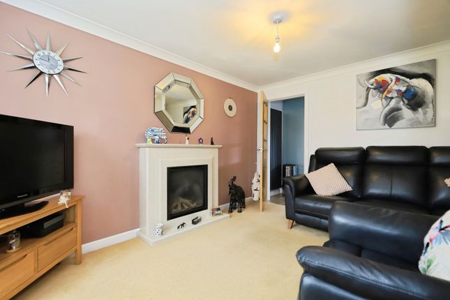 3, Cornovian Close, Staffordshire photo 4