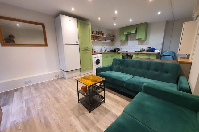Town house to rent in Bingley Court, Canterbury
