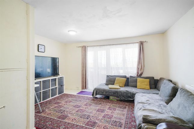 16 Burrmead Court, Tanfield Avenue, London photo 4