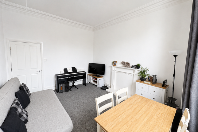Flat 4, 15, Alexandra Road, Sale photo 3