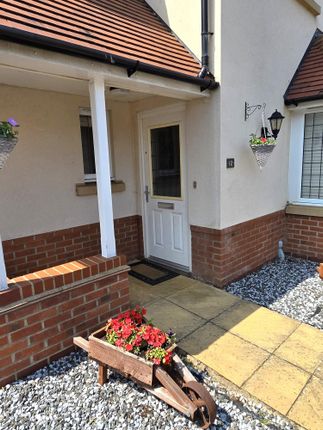12, Yew Tree Close, Bedfordshire photo 3