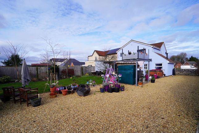 87, Ermin Street, Blunsdon, Swindon photo 2