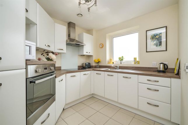 54 Wardington Court, Welford Road, Northampton photo 4