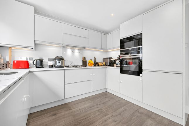 72 Harts Grove, Woodford Green photo 4