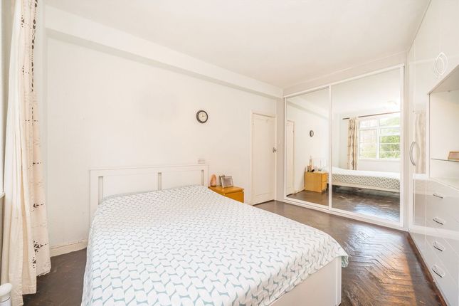 Flat 5, Barton Court, Barons Court Road, London photo 4