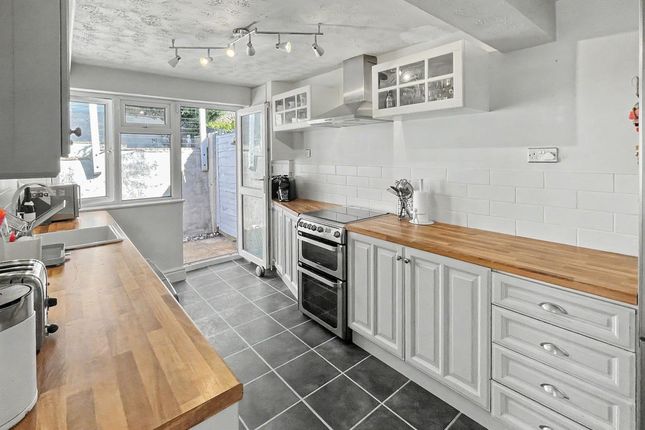 22, Combe Rise, High Wycombe photo 4