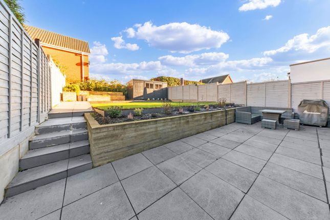 25 Nightingale Way, Royston photo 3