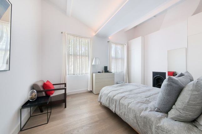 Terraced house to rent in Kenilworth Road, Bow, London