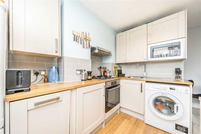 Flat for sale in Manor Avenue, London