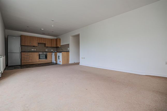 6 Canal View House, Lawn Lane, Hemel Hempstead photo 4