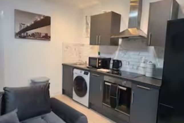 Flat A, Kincraig Street, Cardiff photo 4