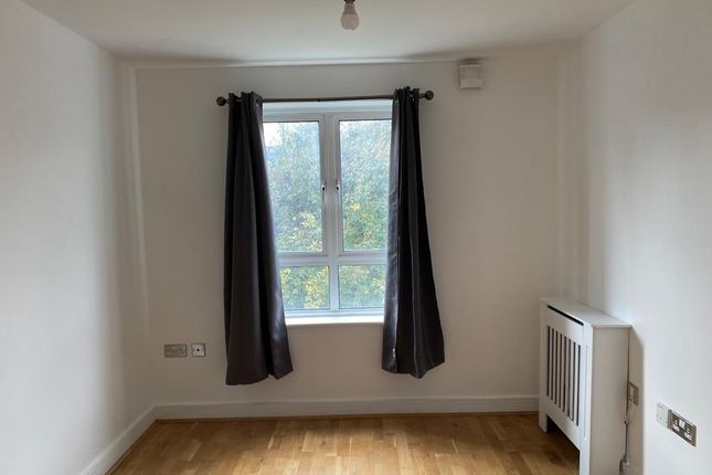 Flat for sale in Windmill Lane, Stratford