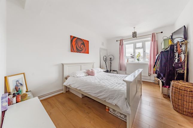 Flat for sale in Brook Road, Crouch End, London