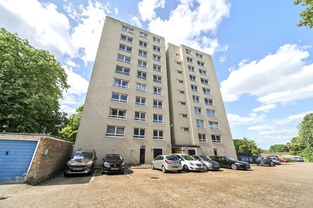 2-bed flat on 54, Pelham Court, Hemel Hempstead, £195,000