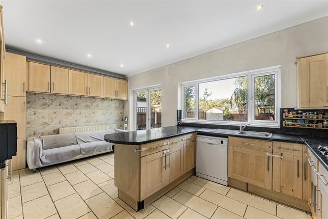 33, Woodside Park Avenue, London photo 3