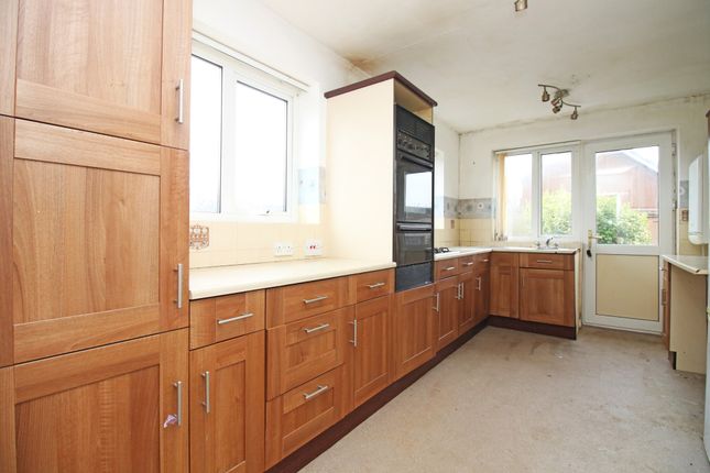 4, Burns Avenue, Thornton-Cleveleys photo 3