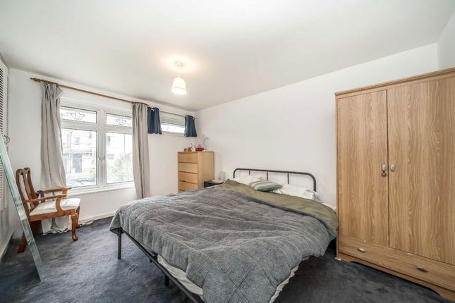 33, Bassingham Road, London photo 4