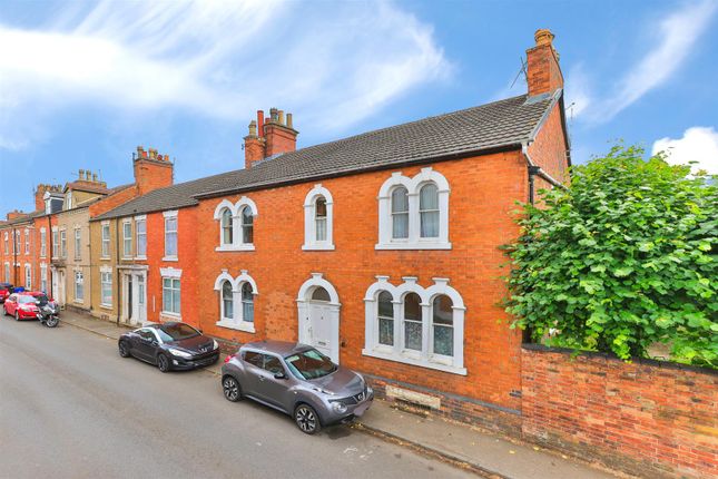5 bed end terrace house for sale in Wood Street, Kettering NN16