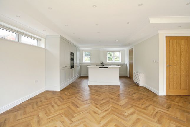 15, Pentons Close, Alton photo 4