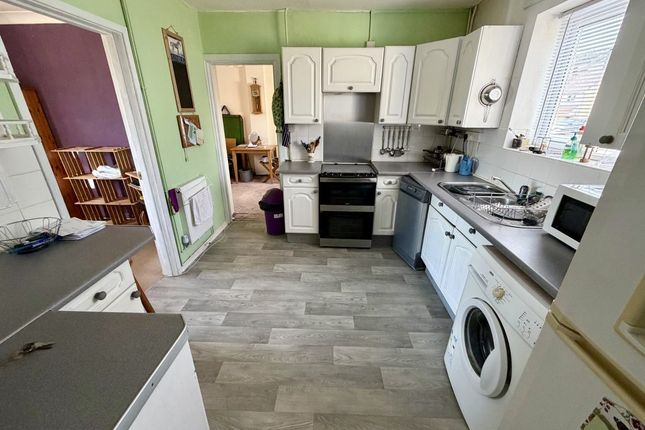 108, Roe Avenue, Yeovil photo 2
