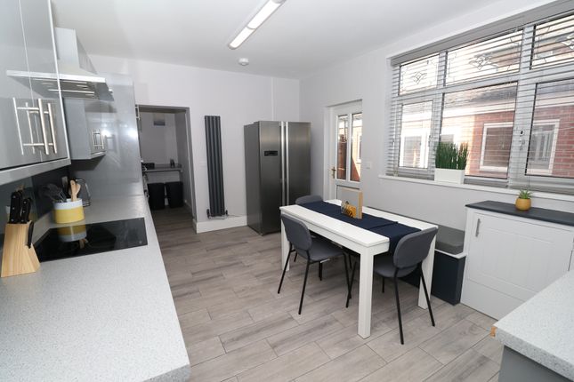 Room 5, 60 Derrington Ave, Crewe, Cheshire photo 3