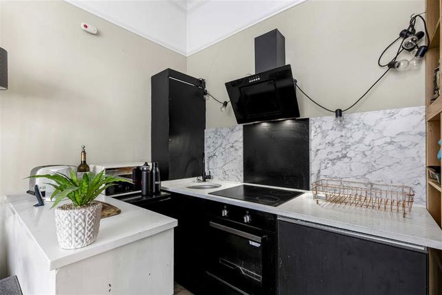 114B, Burnt Ash Hill, London photo 3