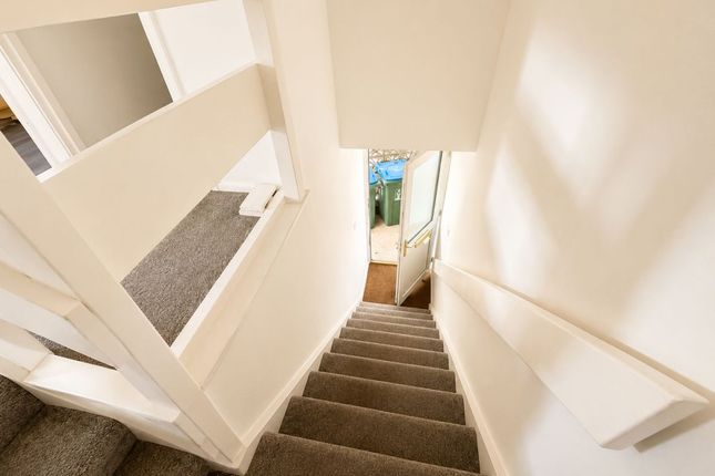 8, Ruskin Way, Aylesbury photo 3