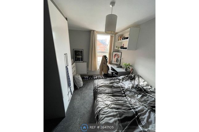 Reading photo 4