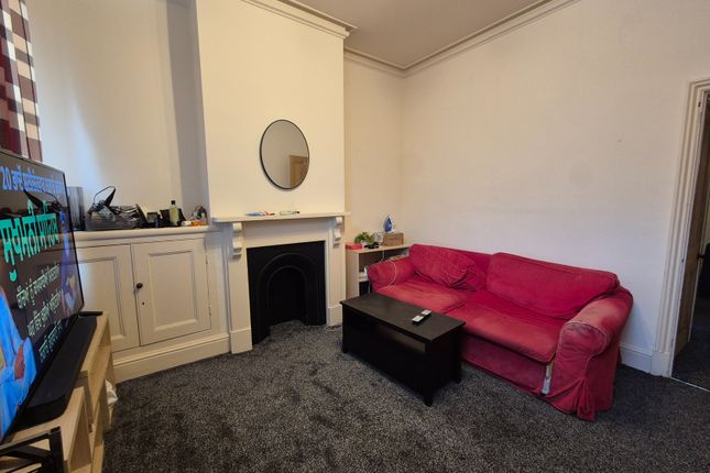 Room 2 (FIRST FLOOR), 17, Cecilia Road, Leicester photo 2