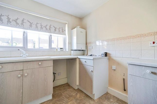 26, Wensleydale Drive, Leeds photo 5