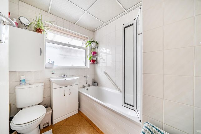 49, Hillrise Avenue, Watford photo 4