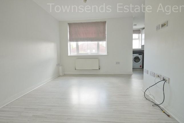 High Street, Northwood photo 2