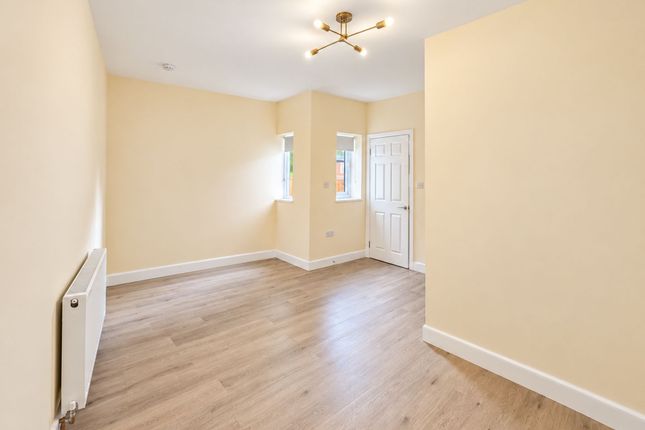 14, Gold Lane, Edgware photo 4