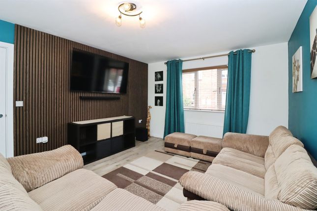 15, Michaelwood Way, CHESTERFIELD photo 3