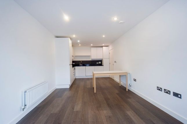 Flat 15, St. Pancras Way, Camden photo 4