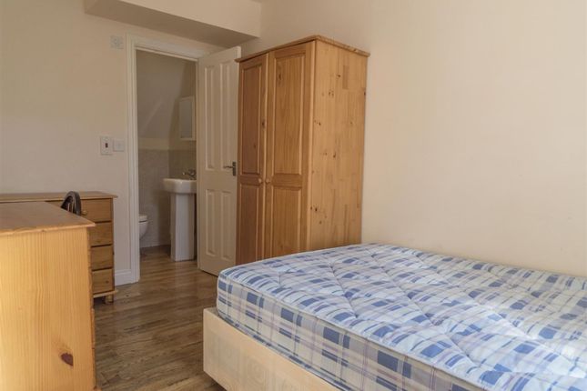 72 Kelvin Grove, Newcastle Upon Tyne photo 5