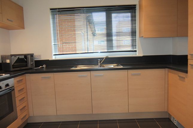 4, Flat 2, Drake Way, Reading photo 2