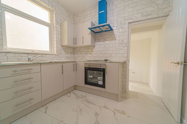 64 Fairoak Avenue, Newport photo 3