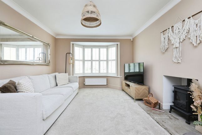 27, Redwing Close, Worksop photo 3