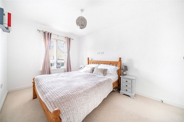 Flat for sale in East Molesey, Surrey