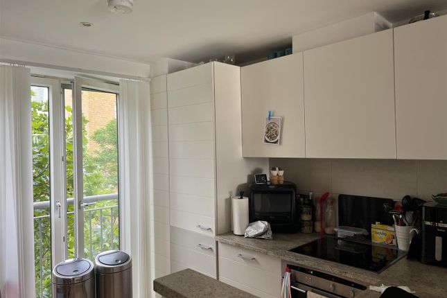 5 Hutchings Street, London photo 4