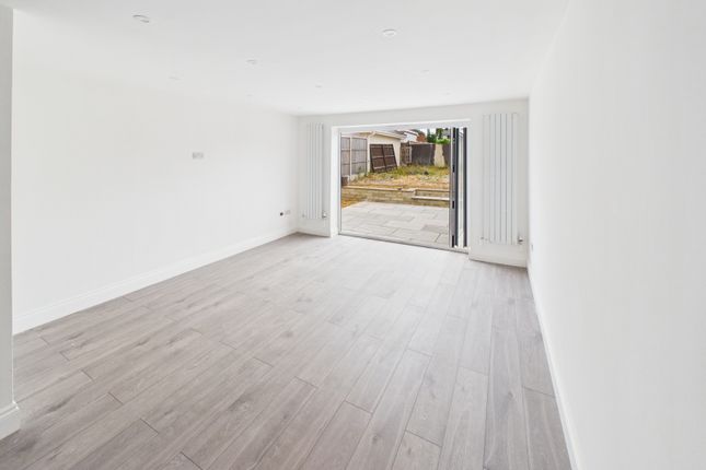 8 Firtree Way, Southampton photo 4