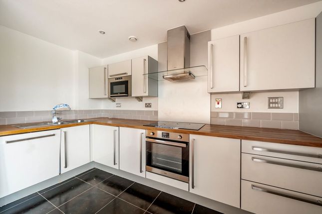 Flat 22 Elektron Tower, 12, Blackwall Way, London photo 3