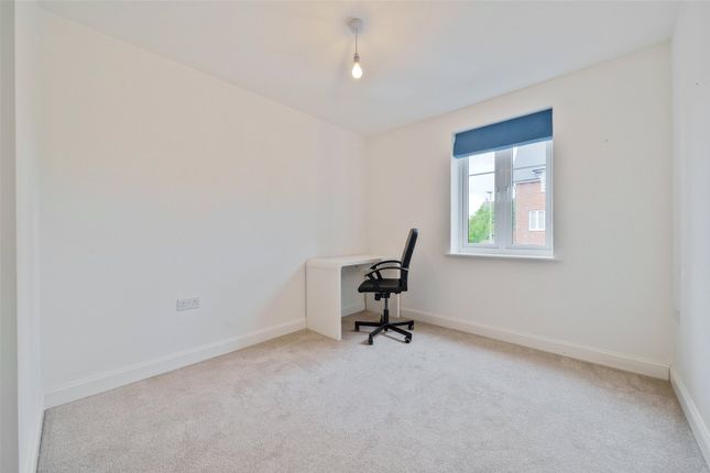 Flat for sale in Foxleyes Court, Wokingham, Berkshire