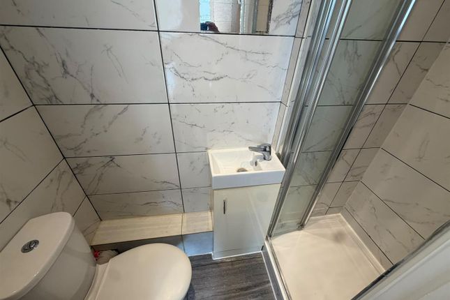 Flat 5, 17a, St johns Hill, London photo 3