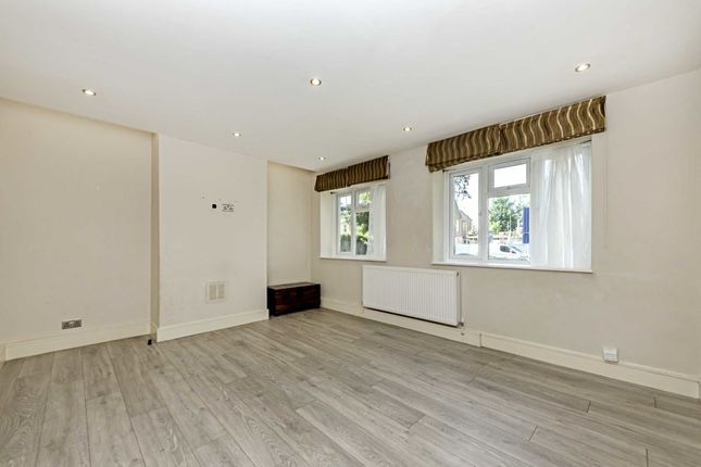 Flat to rent in Rosemont Road, London