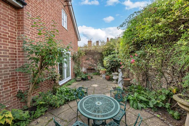 Town house for sale in Short Brackland, Bury St. Edmunds